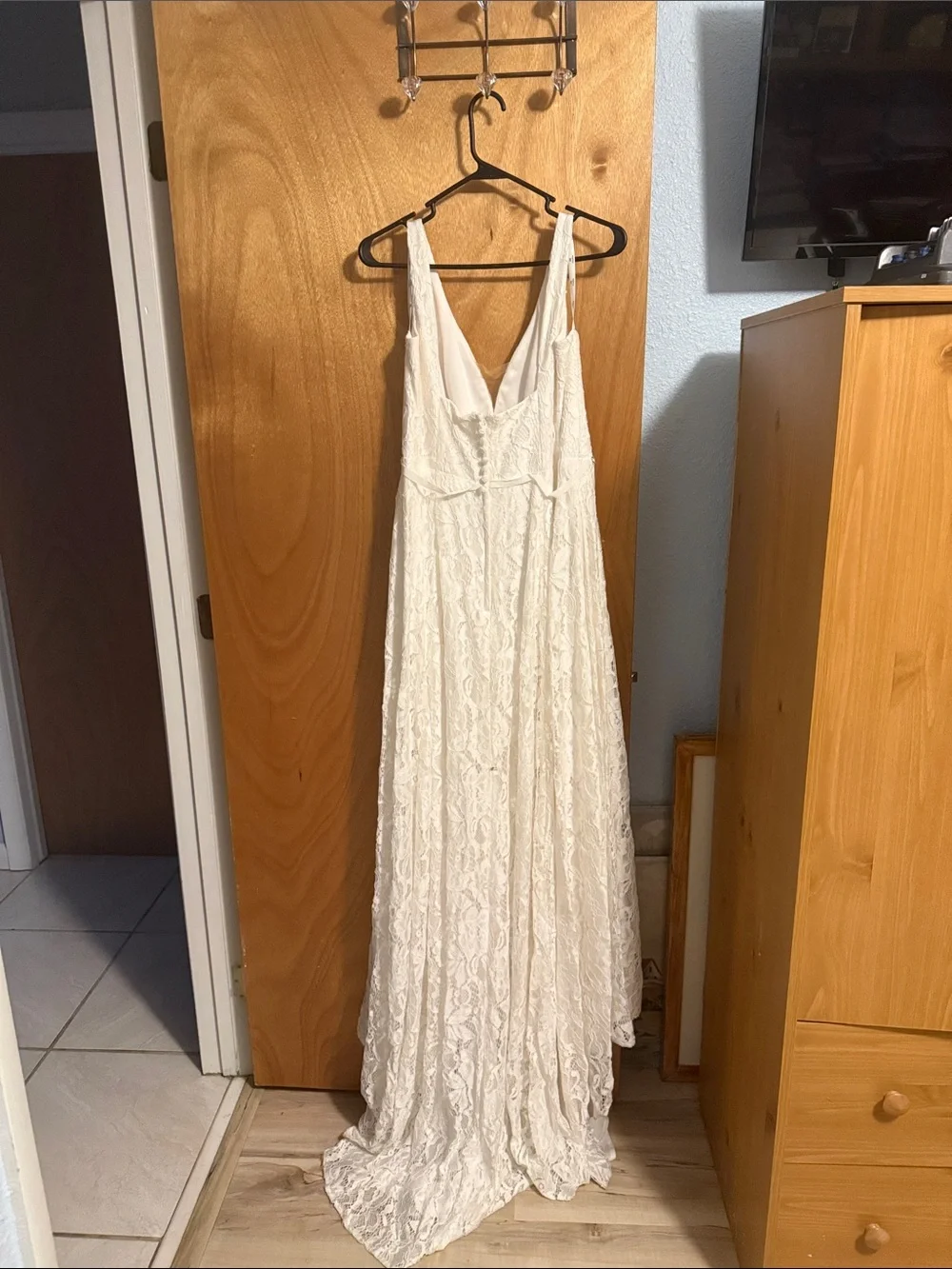 David's Bridal Ivory Lace V-Neck Wedding Dress with Beaded Waist - Picture 2 of 3